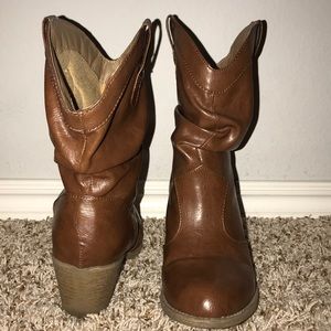 Mudd Cowboy Booties!!